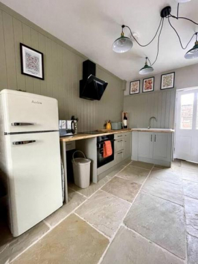 TudorRose Townhouse - A New Unique Town Centre Home